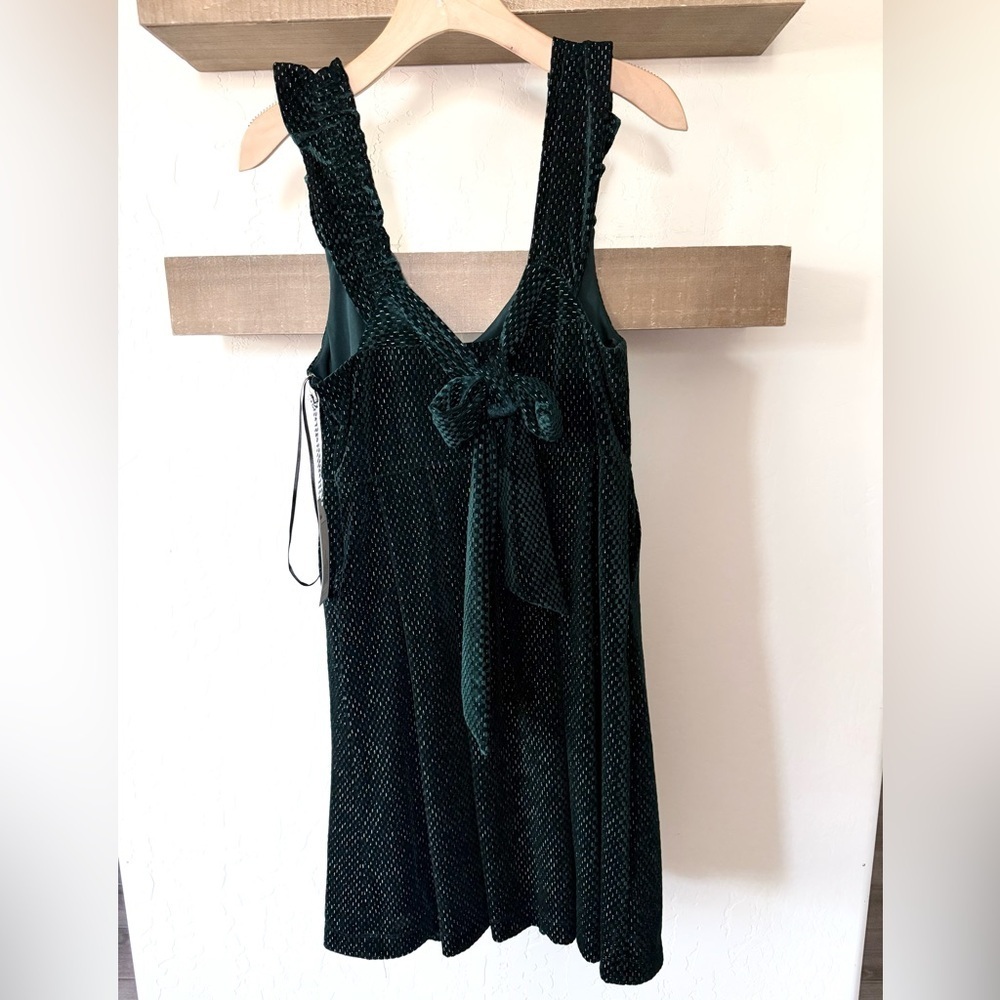Draper James|Emerald Green velvet sleeveless dress with bow back & gold detail•